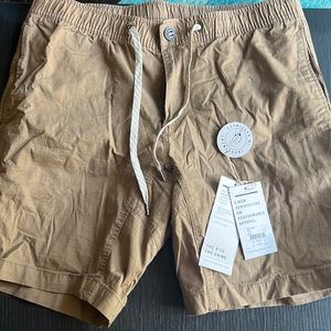 Vuori Men's Ripstop Shorts in Khaki, large removed tags tried on not warn